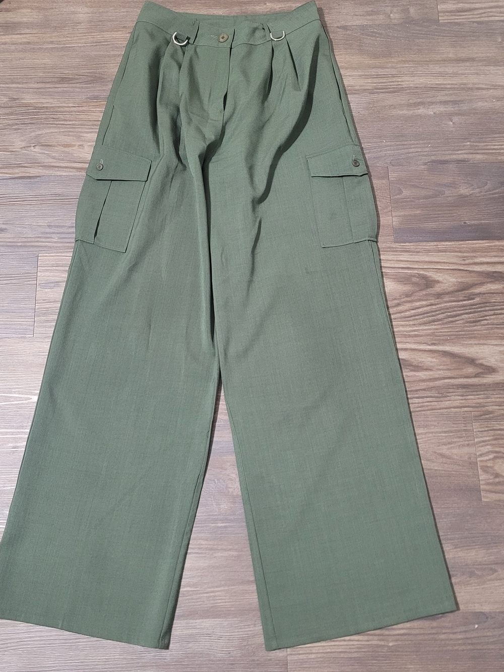 Wide Leg Cargo Pants in Olive Green Size M